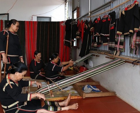 khuyen cong dak lak dong luc thuc day cong nghiep nong thon phat trien ben vung