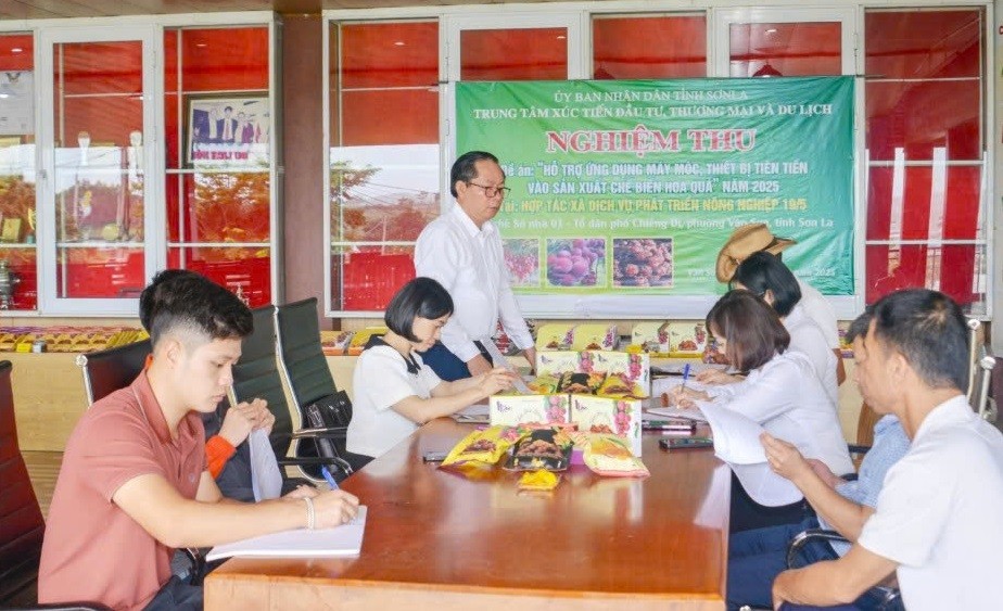 Nghiệm thu đề án hỗ trợ ứng dụng máy móc, thiết bị tiên tiến vào chế biến hoa quả tại phường Vân Sơn