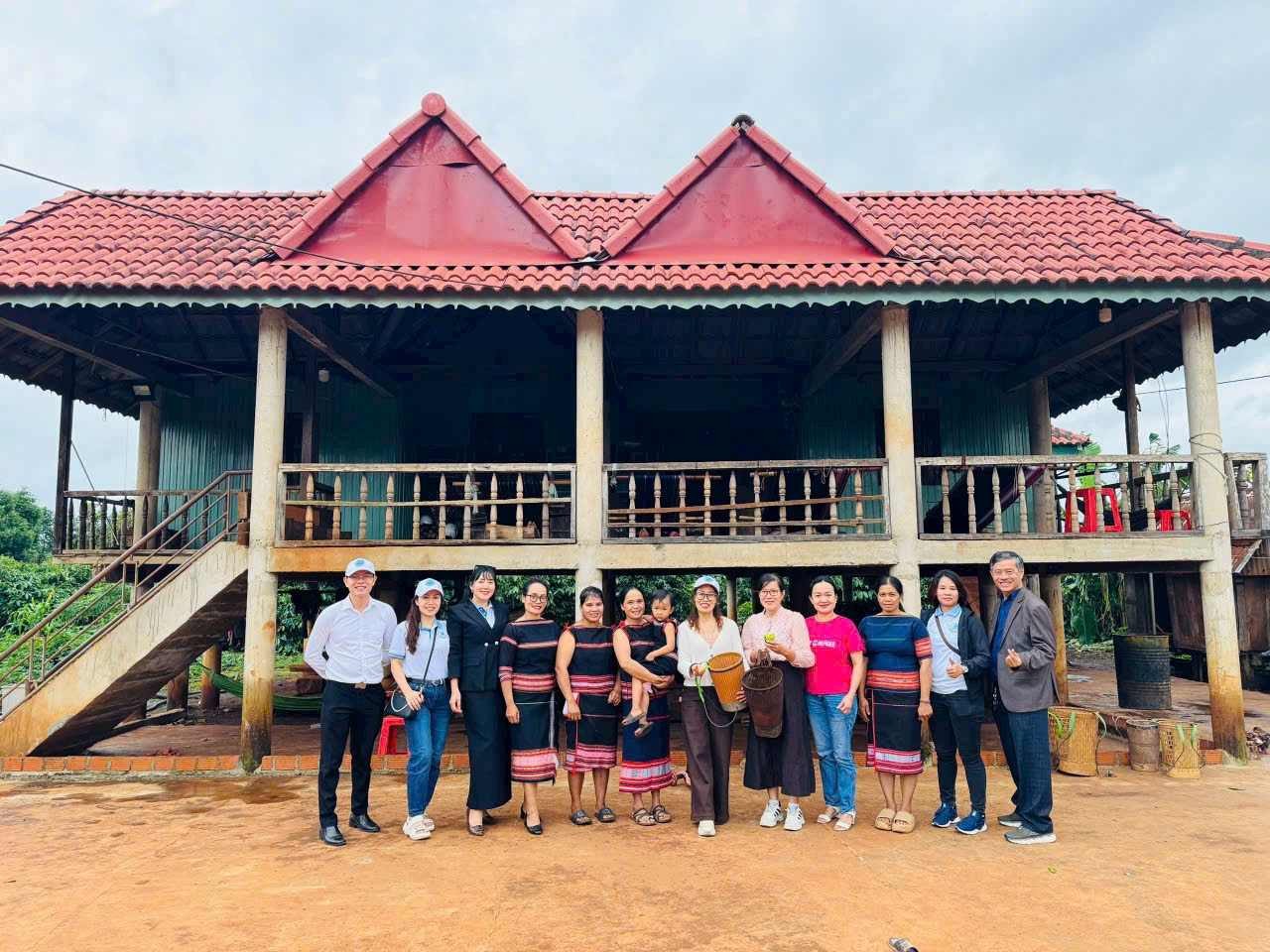 Gia Lai: Câu chuyện về người phụ nữ giữ hồn thổ cẩm, thắp lửa du lịch cộng đồng ở Ia Ly