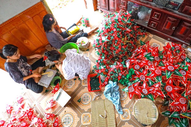 Làng nghề Báo Đáp giữ lửa nghề đèn ông sao