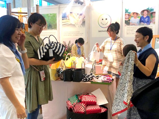 Hanoi Giftshow 2025 sẽ tạo cầu nối giúp cho các doanh nghiệp, cơ sở sản xuất thủ công mỹ nghệ gặp gỡ, kết nối giao thương. Hanoi Giftshow 2025 sẽ tạo cầu nối giúp cho các doanh nghiệp, cơ sở sản xuất thủ công mỹ nghệ gặp gỡ, kết nối giao thương.