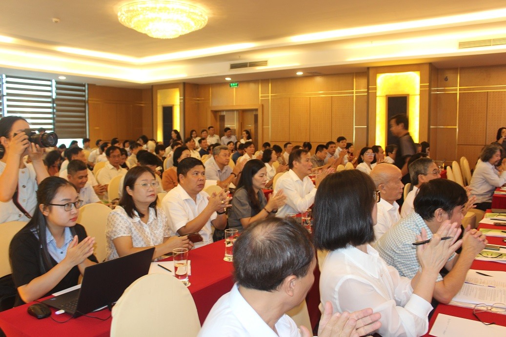 Đẩy mạnh bảo tồn và phát triển làng nghề Việt Nam trong giai đoạn mới Đẩy mạnh bảo tồn và phát triển làng nghề Việt Nam trong giai đoạn mới