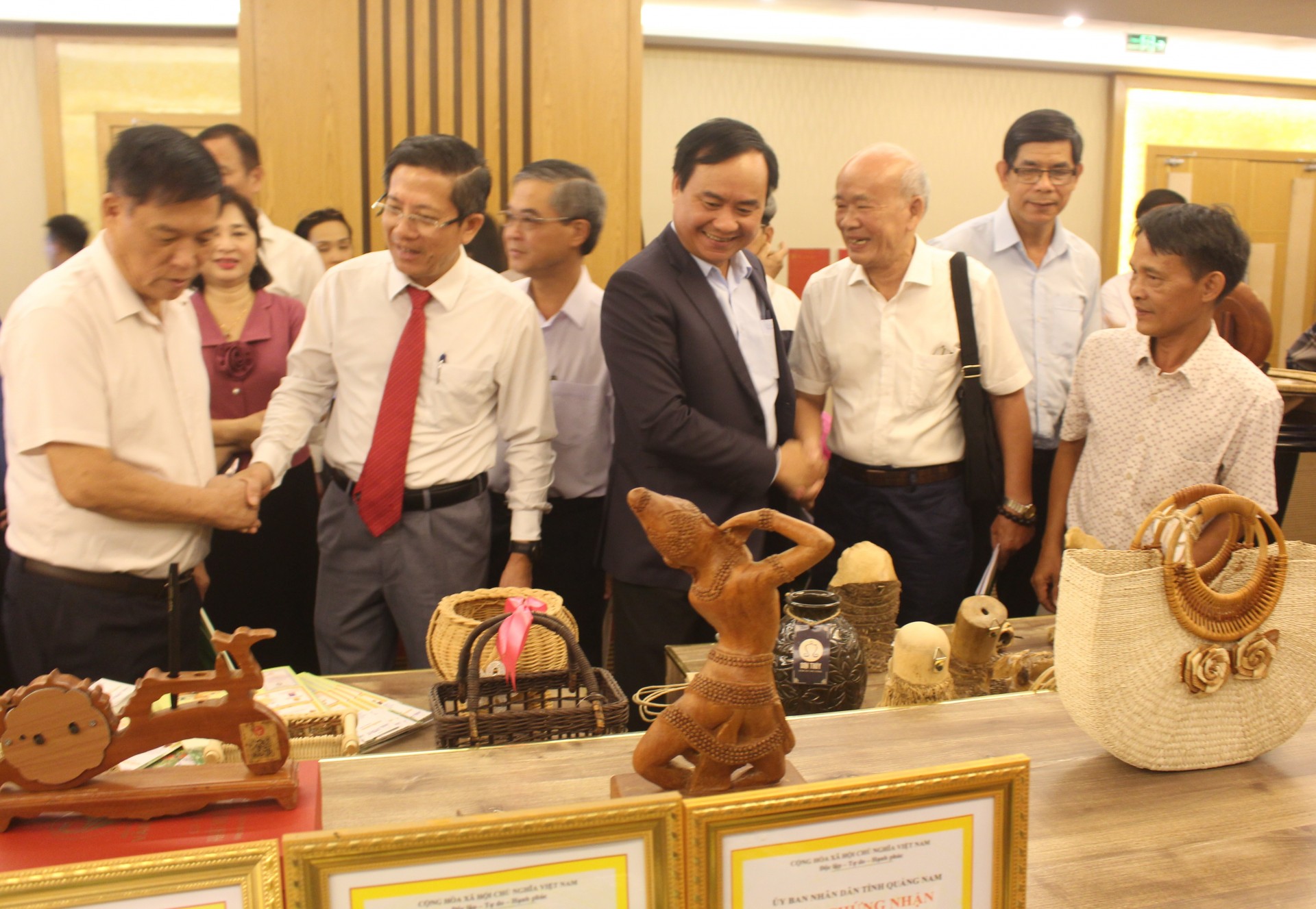 Đẩy mạnh bảo tồn và phát triển làng nghề Việt Nam trong giai đoạn mới Đẩy mạnh bảo tồn và phát triển làng nghề Việt Nam trong giai đoạn mới