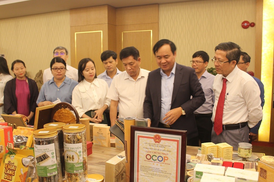 Đẩy mạnh bảo tồn và phát triển làng nghề Việt Nam trong giai đoạn mới Đẩy mạnh bảo tồn và phát triển làng nghề Việt Nam trong giai đoạn mới