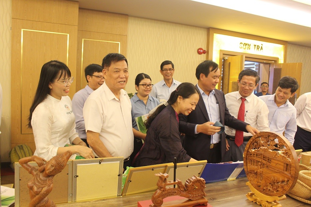 Đẩy mạnh bảo tồn và phát triển làng nghề Việt Nam trong giai đoạn mới Đẩy mạnh bảo tồn và phát triển làng nghề Việt Nam trong giai đoạn mới