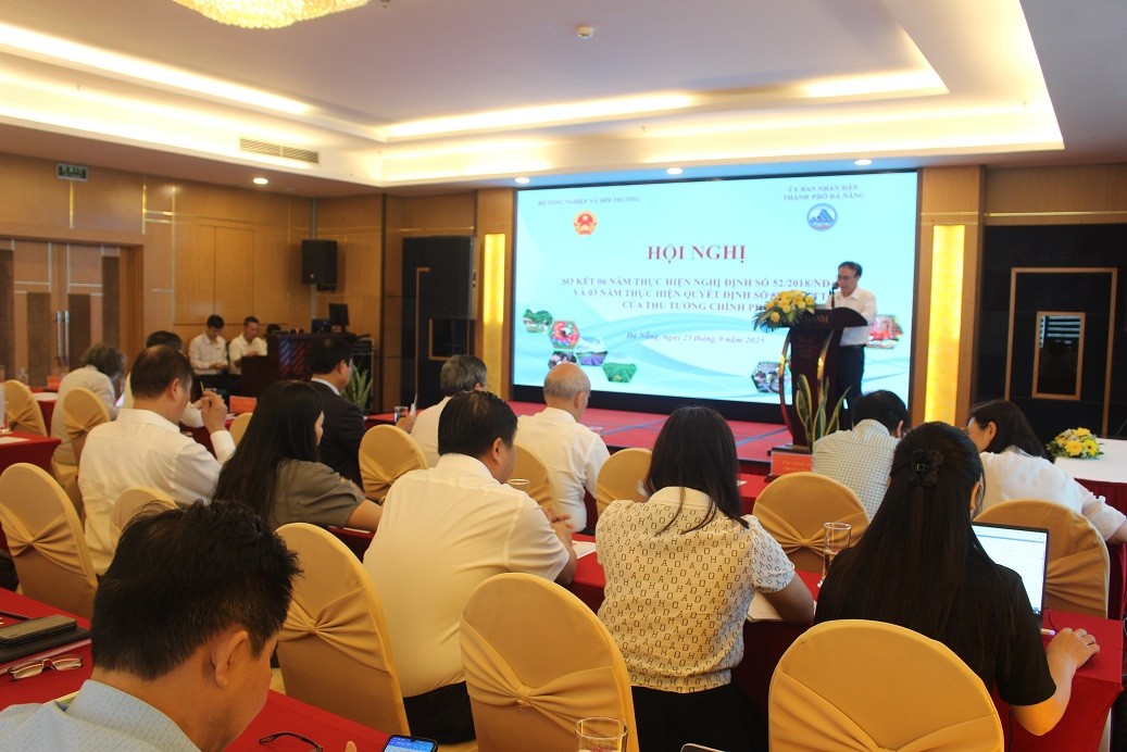 Đẩy mạnh bảo tồn và phát triển làng nghề Việt Nam trong giai đoạn mới Đẩy mạnh bảo tồn và phát triển làng nghề Việt Nam trong giai đoạn mới