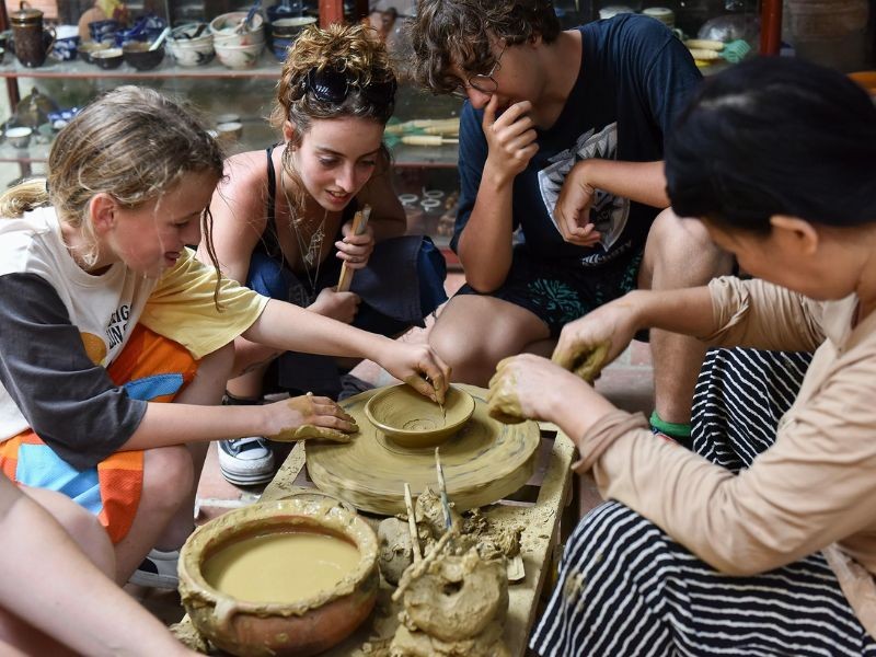 Làng gốm Thanh Hà được vinh danh “Điểm du lịch cộng đồng tốt nhất” năm 2025 Làng gốm Thanh Hà được vinh danh “Điểm du lịch cộng đồng tốt nhất” năm 2025