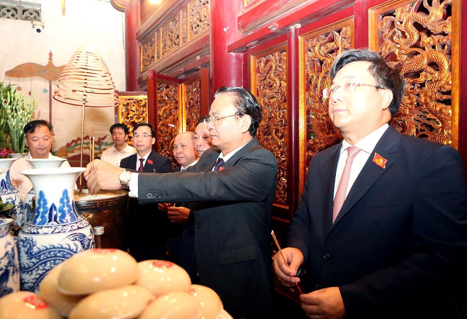 Đoàn đại biểu dự Đại hội Đại biểu Đảng bộ tỉnh Phú Thọ lần thứ I, nhiệm kỳ 2025 - 2030: Dâng hương tưởng niệm các Vua Hùng