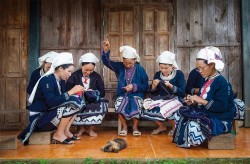 Gìn giữ hồn văn hóa Dao Tiền với nghề thổ cẩm
