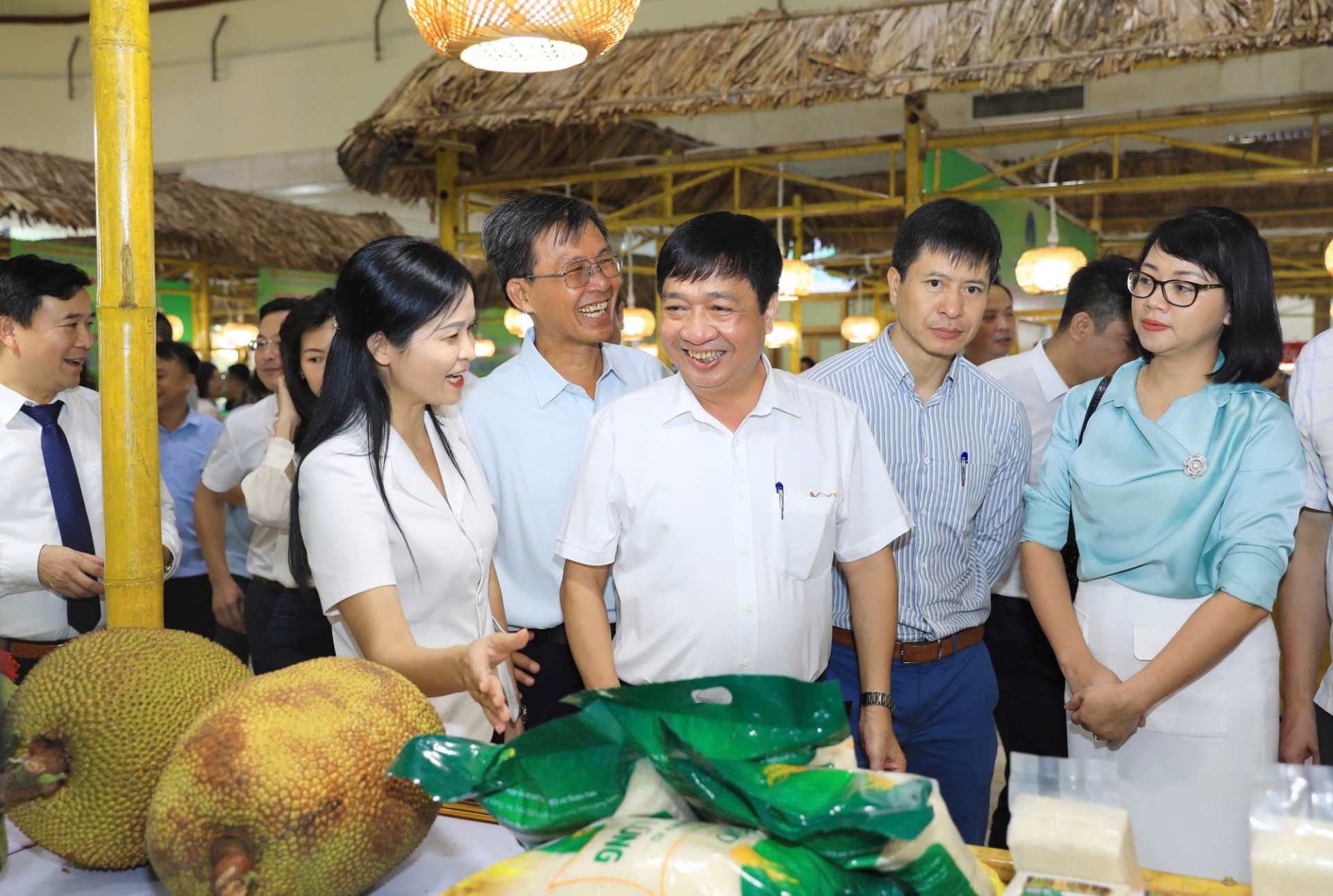 Từ đồng ruộng tới thị trường: Nông sản Việt hướng mục tiêu tăng trưởng 2 con số Từ đồng ruộng tới thị trường: Nông sản Việt hướng mục tiêu tăng trưởng 2 con số