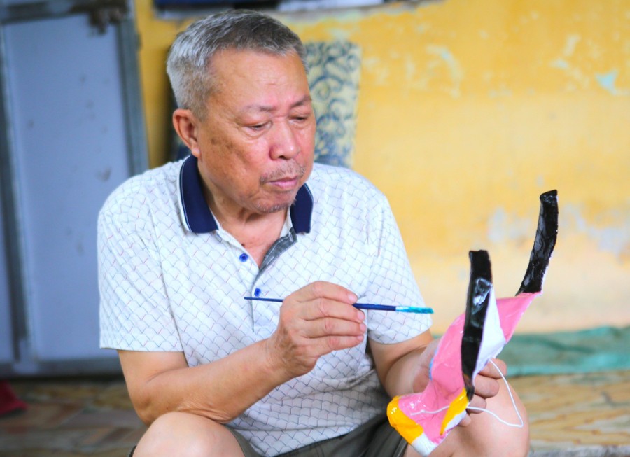 Làng Ông Hảo giữ hồn đồ chơi Trung thu truyền thống