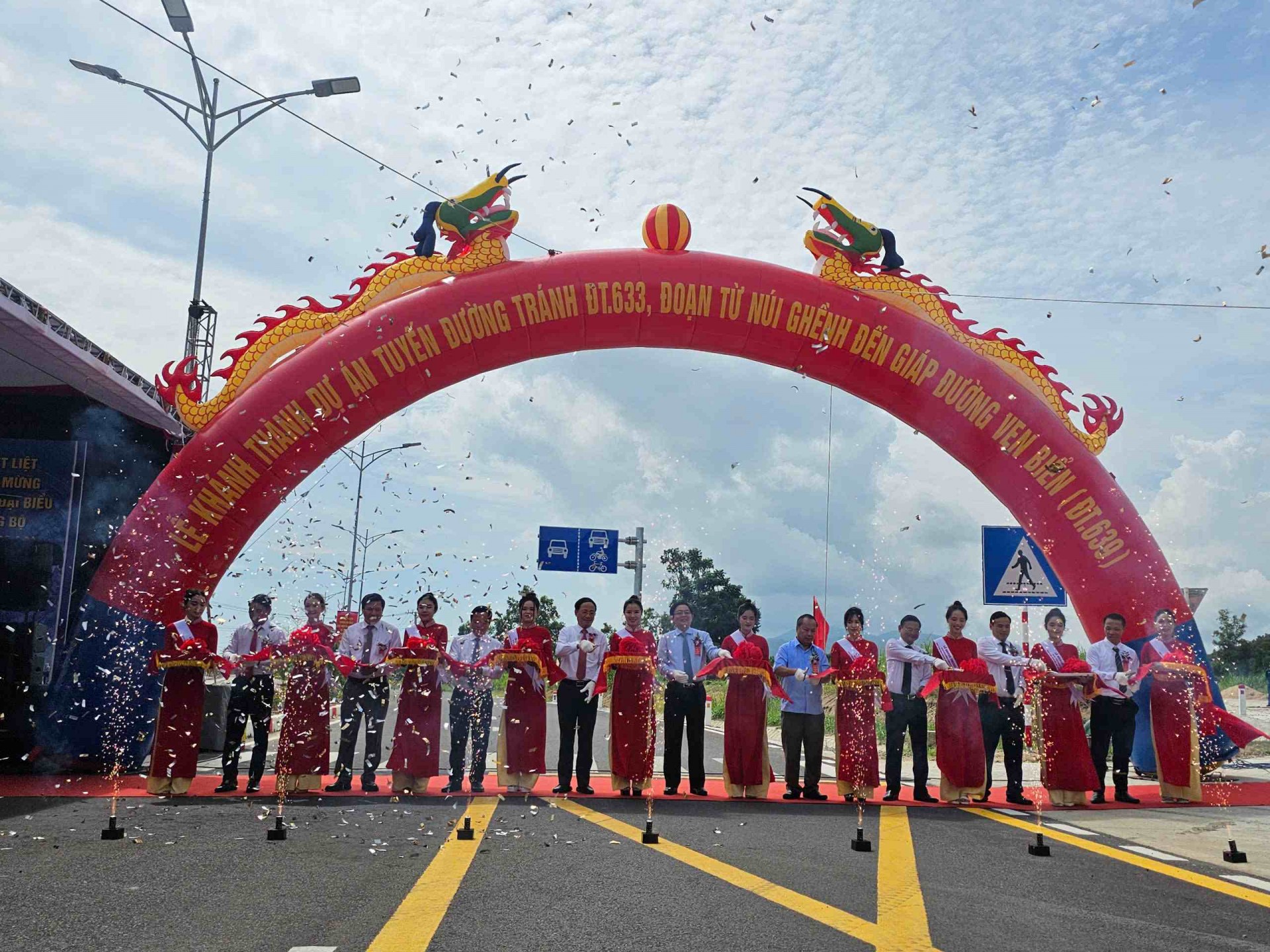 Gia Lai khánh thành hai công trình giao thông trọng điểm chào mừng Đại hội Đảng bộ tỉnh Gia Lai khánh thành hai công trình giao thông trọng điểm chào mừng Đại hội Đảng bộ tỉnh