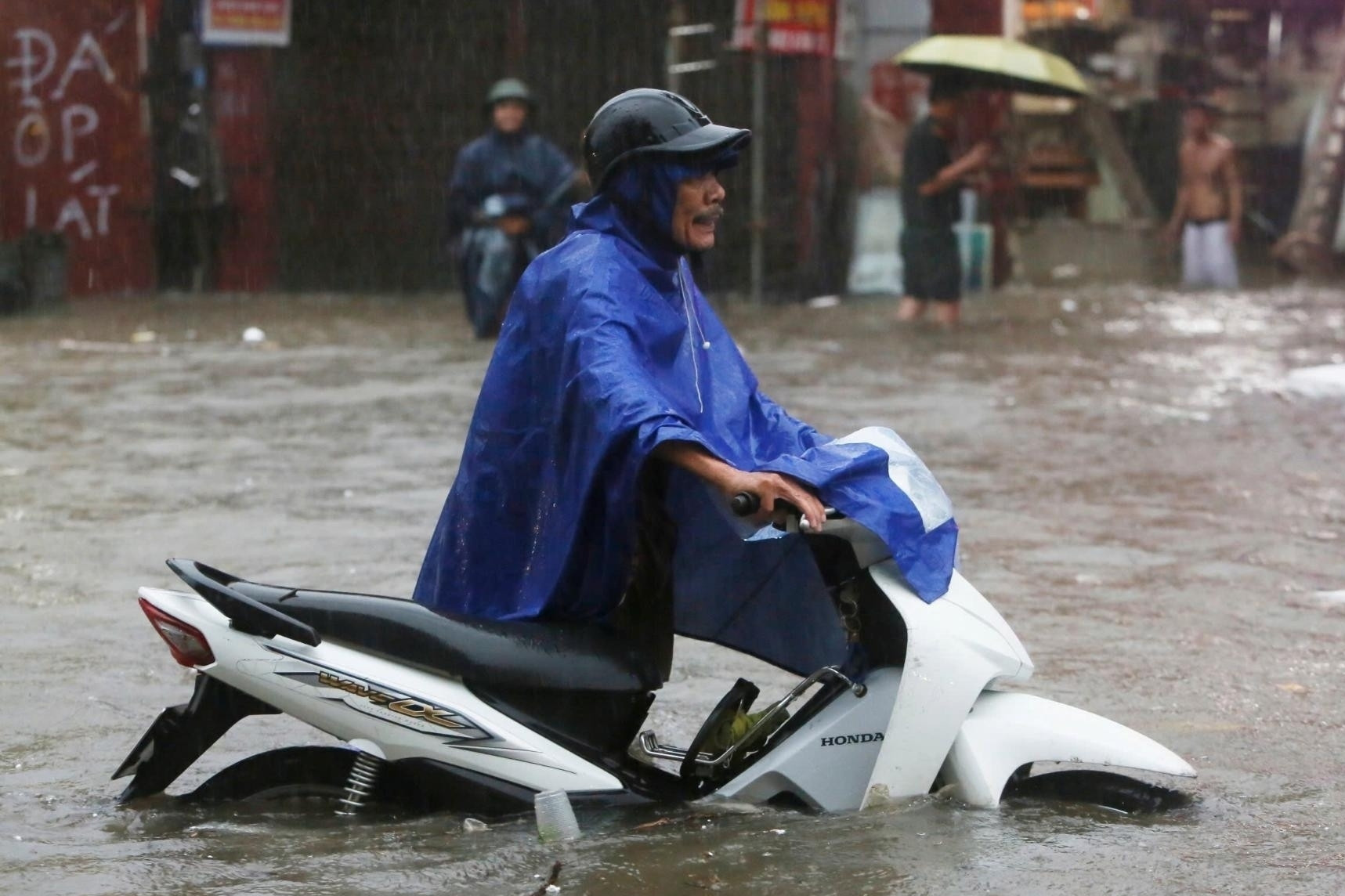 S&aacute;ng 1/10: Cập nhật 25 điểm ngập &uacute;ng, kh&ocirc;ng thể đi qua ở H&agrave; Nội