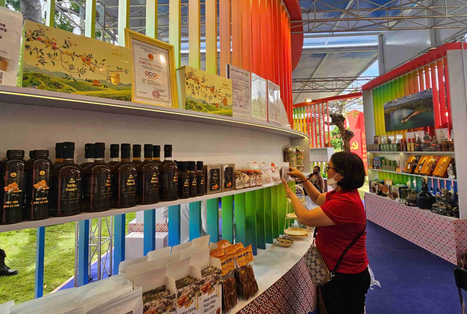 Triển lãm sản phẩm OCOP tạo điểm nhấn chào mừng Đại hội Đảng bộ tỉnh Gia Lai lần thứ I Triển lãm sản phẩm OCOP tạo điểm nhấn chào mừng Đại hội Đảng bộ tỉnh Gia Lai lần thứ I