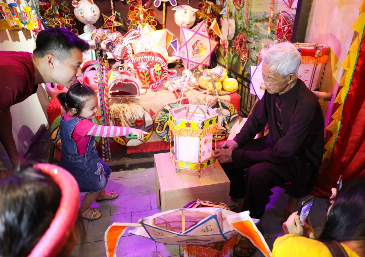 Hà Nội khai mạc Lễ hội Trung thu 2025 rộn ràng sắc màu tuổi thơ