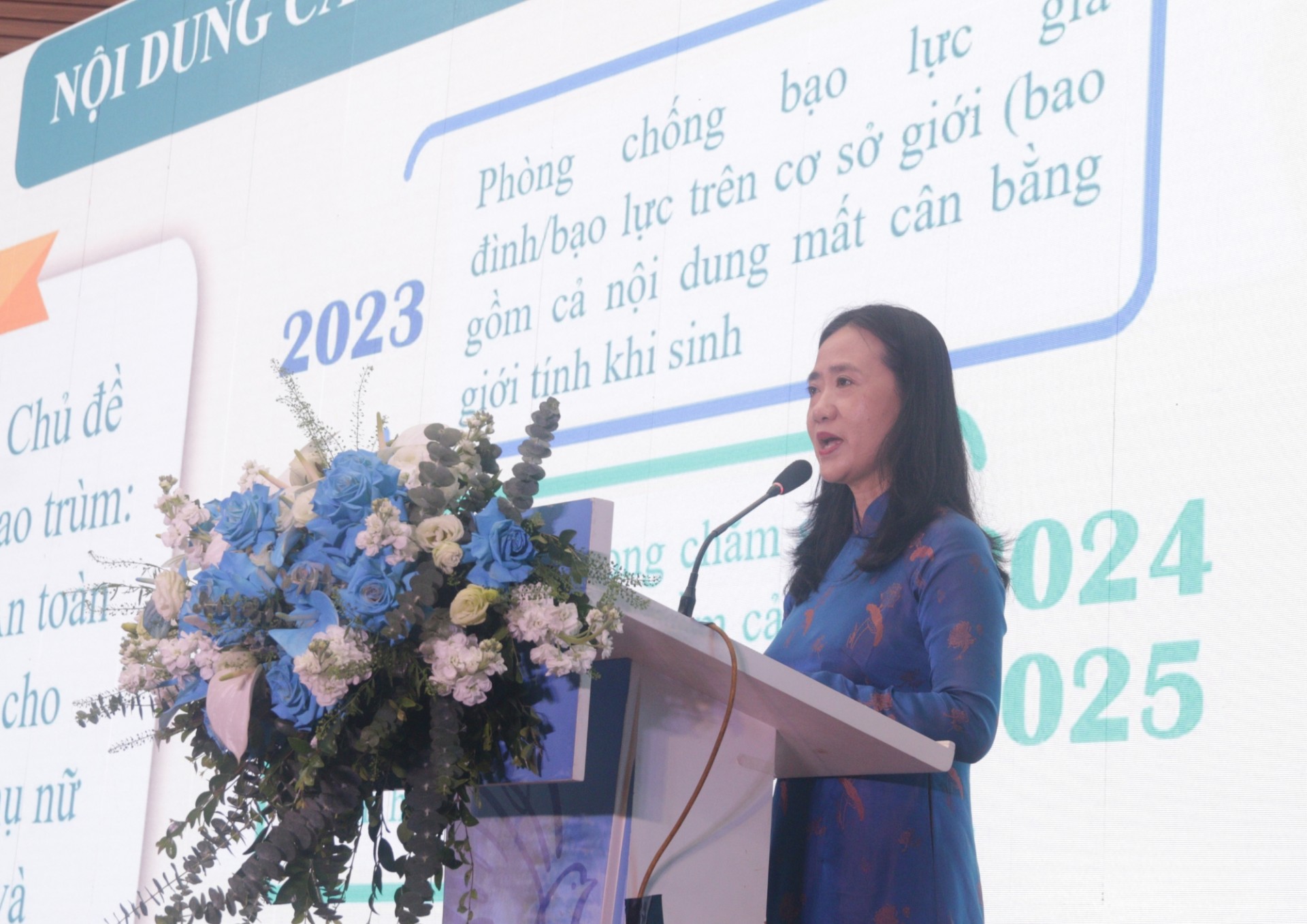 Đồng chí Nguyễn Quỳnh Nga, Tỉnh uỷ viên, Phó chủ tịch Uỷ ban Mặt trận Tổ quốc Việt Nam tỉnh Khánh Hòa phát biểu tại Hội nghị. Đồng chí Nguyễn Quỳnh Nga, Tỉnh uỷ viên, Phó chủ tịch Uỷ ban Mặt trận Tổ quốc Việt Nam tỉnh Khánh Hòa phát biểu tại Hội nghị.