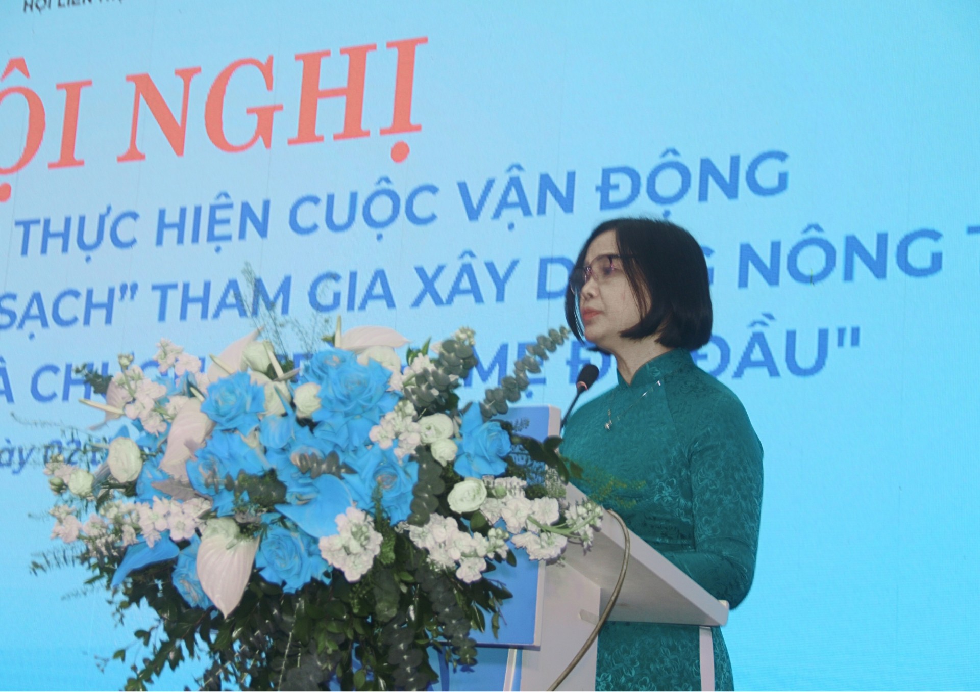 Đồng chí Trần Thu Hằng, trưởng phòng Giáo dục mầm non và giáo dục tiểu học Sở Giáo dục và Đào tạo Thành phố Hải Phòng phát biểu tại Hội nghị. Đồng chí Trần Thu Hằng, trưởng phòng Giáo dục mầm non và giáo dục tiểu học Sở Giáo dục và Đào tạo Thành phố Hải Phòng phát biểu tại Hội nghị.