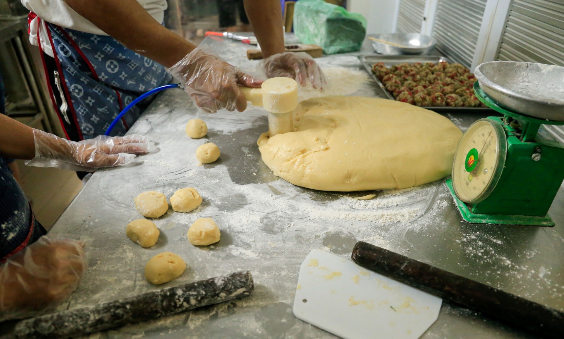 Làng nghề làm bánh Trung thu truyền thống An toàn thực phẩm đặt lên hàng đầu Làng nghề làm bánh Trung thu truyền thống An toàn thực phẩm đặt lên hàng đầu