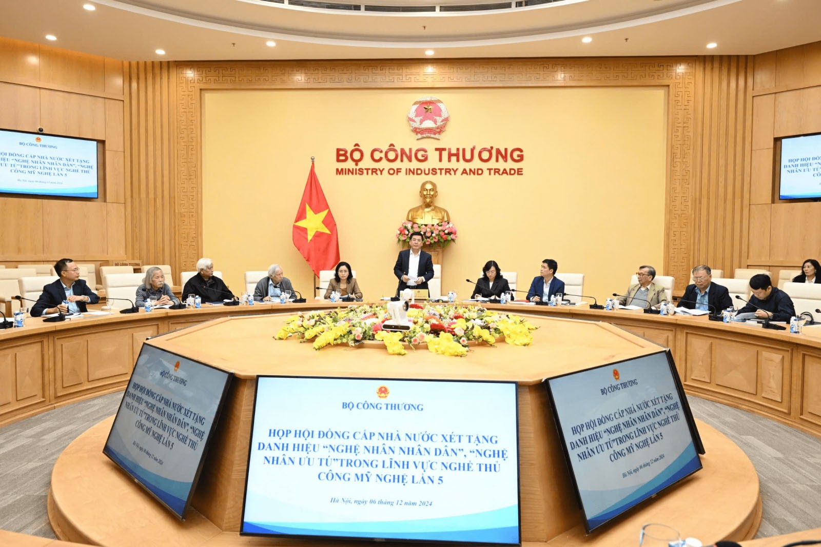 Thành lập Hội đồng cấp Nhà nước xét tặng danh hiệu Nghệ nhân Nhân dân, Nghệ nhân Ưu tú nghề thủ công mỹ nghệ Thành lập Hội đồng cấp Nhà nước xét tặng danh hiệu Nghệ nhân Nhân dân, Nghệ nhân Ưu tú nghề thủ công mỹ nghệ