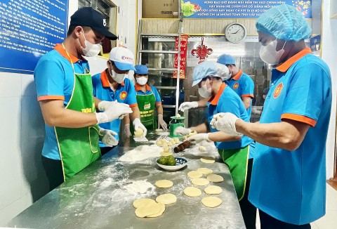 lang nghe lam banh trung thu truyen thong an toan thuc pham dat len ha ng da u