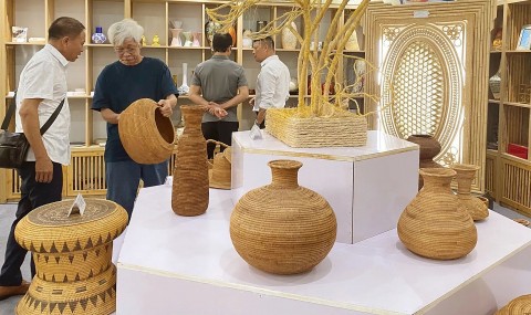 trien lam chuyen de san pham thu cong my nghe may tre giang dan guot co te sung my nghe nam 2025