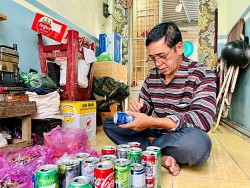 Vỏ lon hóa lồng đèn sáng tạo độc đáo của thợ khóa Sài Gòn