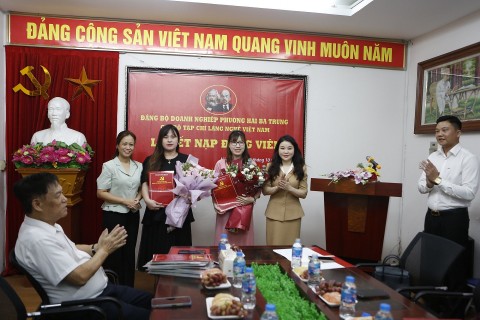Tạp chí Làng nghề Việt Nam kết nạp 02 đảng viên mới