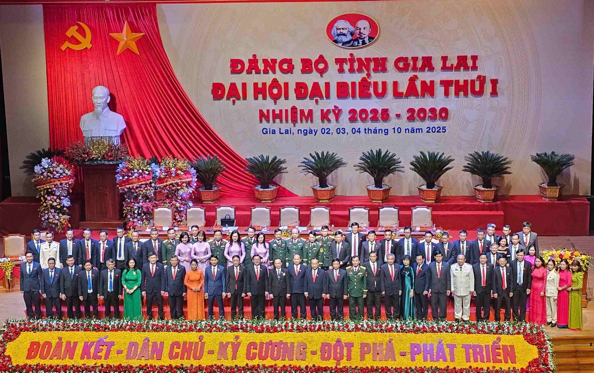 Đại hội đại biểu Đảng bộ tỉnh Gia Lai lần thứ I thành công trọn vẹn, mở ra chặng đường phát triển mới Đại hội đại biểu Đảng bộ tỉnh Gia Lai lần thứ I thành công trọn vẹn, mở ra chặng đường phát triển mới