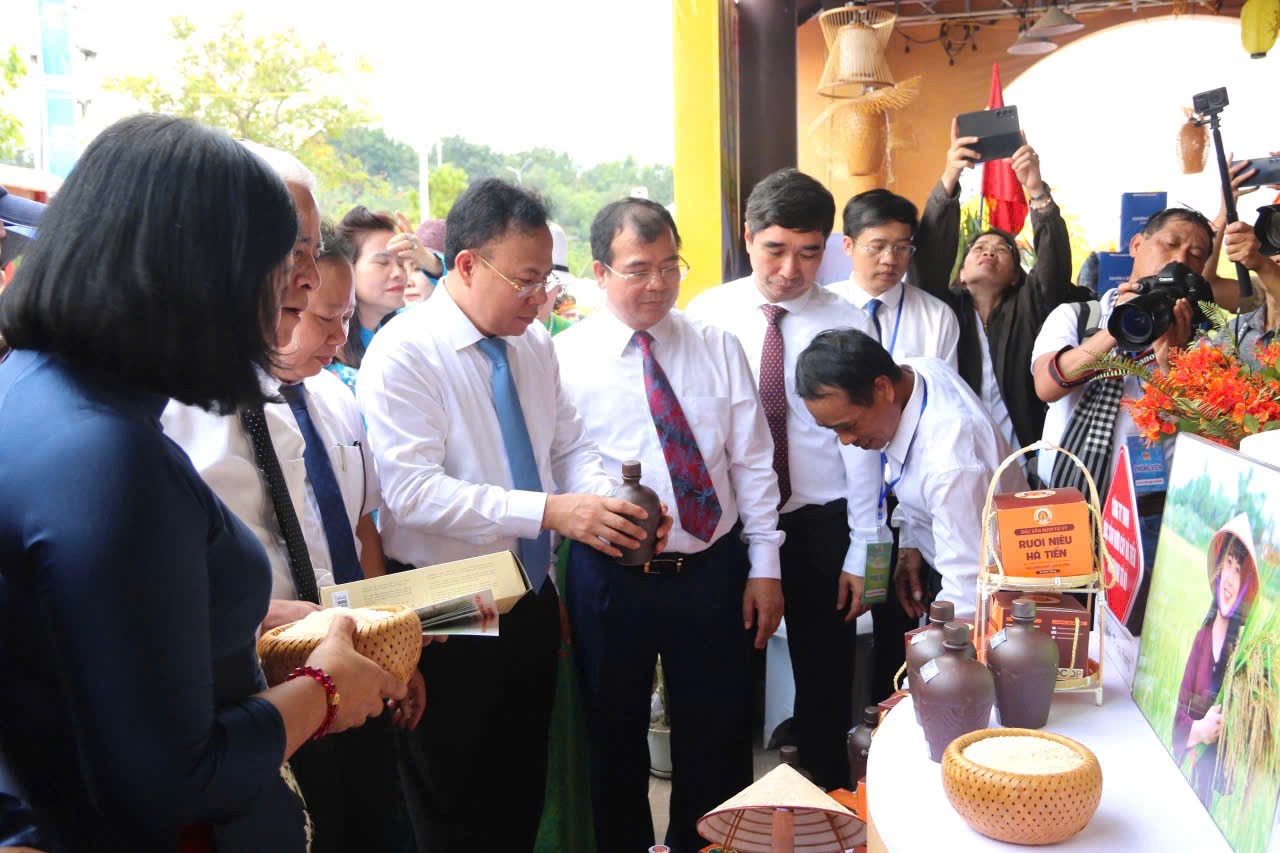 Hải Phòng Khai mạc tuần du lịch và xúc tiến thương mại tại đền Kiếp Bạc