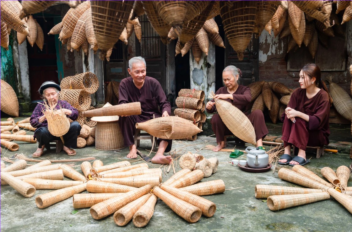 Phụ nữ Nam Tiên Hưng phát huy sáng tạo làm giàu từ nghề phụ