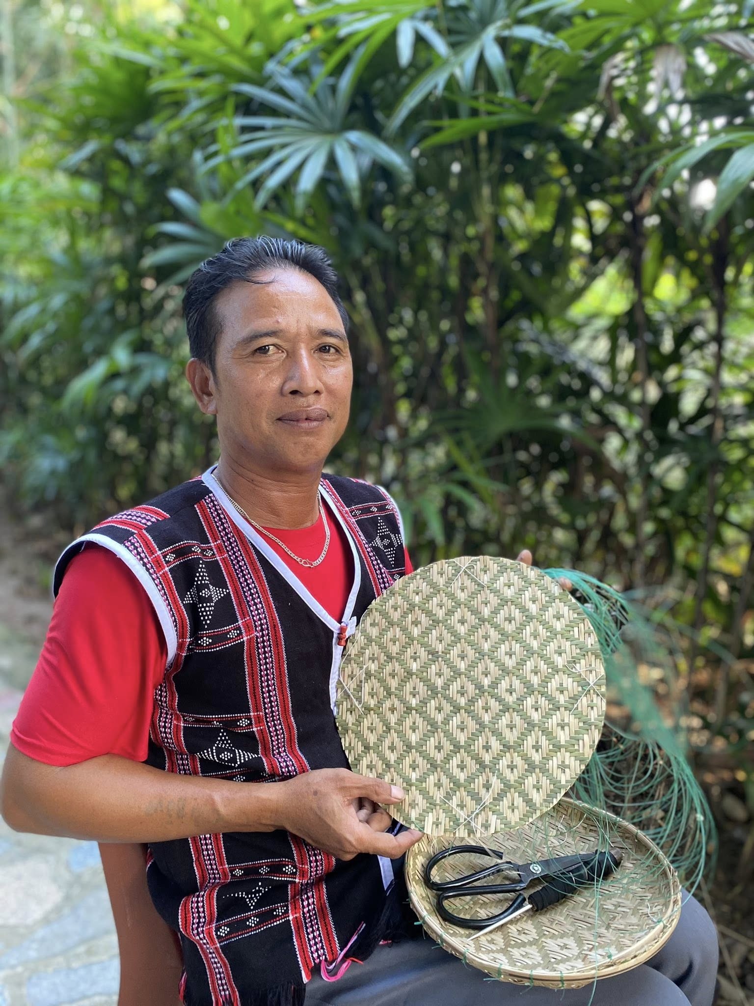 Nghề đan lát và móc lưới của người Cơ Tu