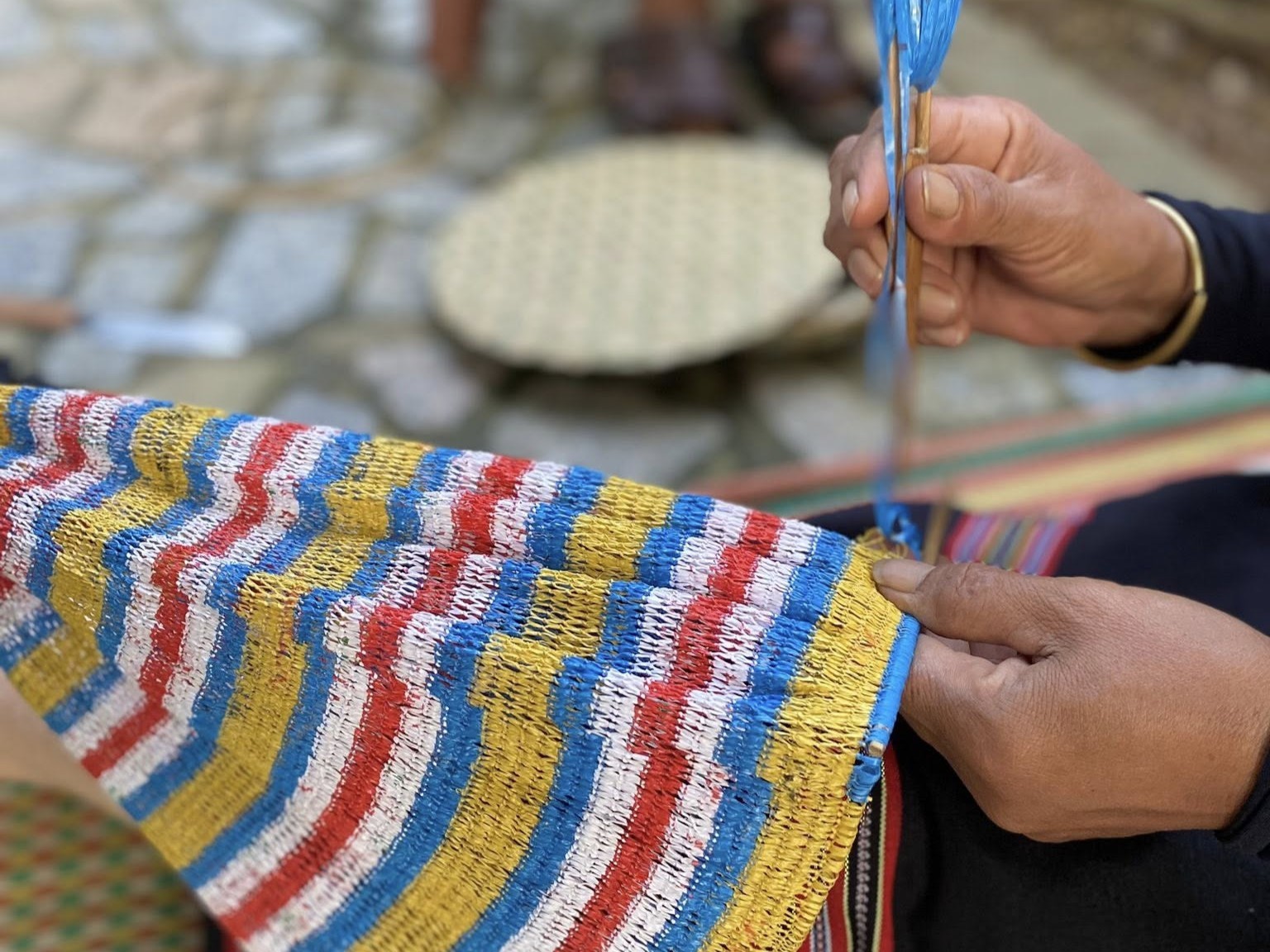 Nghề đan lát và móc lưới của người Cơ Tu