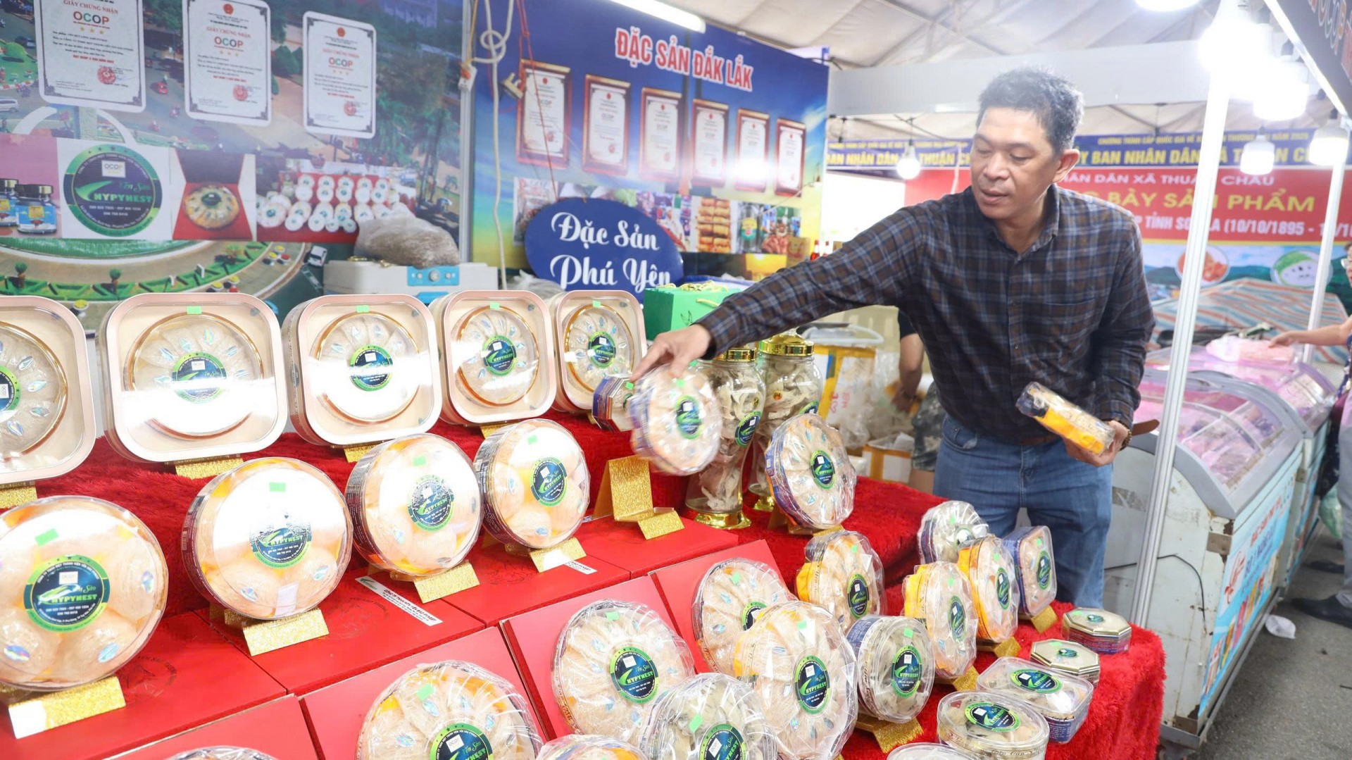 Sơn La: Sẵn sàng cho Hội chợ nông sản Tây Bắc Sơn La: Sẵn sàng cho Hội chợ nông sản Tây Bắc