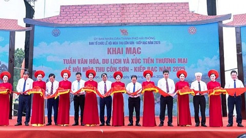 dac sac khong gian lang nghe tai tuan van hoa xuc tien thuong mai con son kiep bac