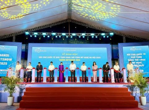 khai mac hoi cho quoc te qua tang hang thu cong my nghe ha noi 2025 va trao giai cuoc thi thiet ke mau san pham thu cong my nghe ha noi