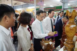 Không gian văn hóa làng nghề Việt lại rộn ràng sắc màu trong những ngày đầu tháng 10