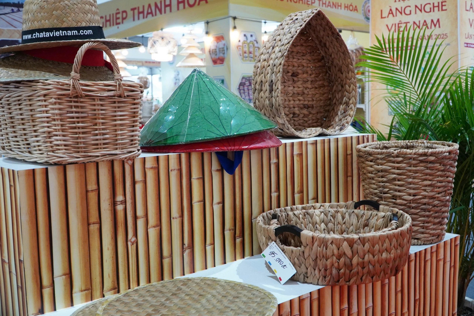 Không gian văn hóa làng nghề Việt lại rộn ràng sắc màu trong những ngày đầu tháng 10