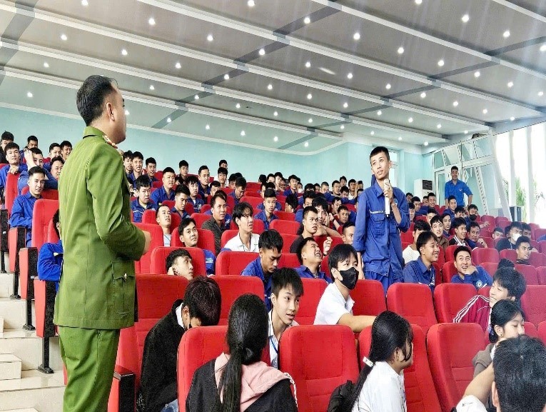 Kỳ 2: Kiến tạo “miễn dịch số” từ giảng đường đến hầm lò Kỳ 2: Kiến tạo “miễn dịch số” từ giảng đường đến hầm lò