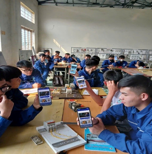 Kỳ 2: Kiến tạo “miễn dịch số” từ giảng đường đến hầm lò Kỳ 2: Kiến tạo “miễn dịch số” từ giảng đường đến hầm lò