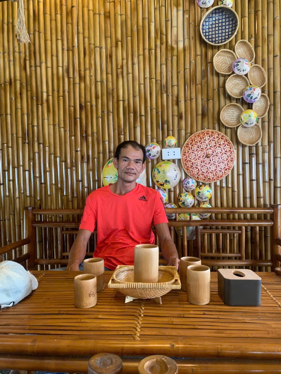 Nghệ nhân say mê chế tác, thối hồn vào những sản phẩm từ Mây tre