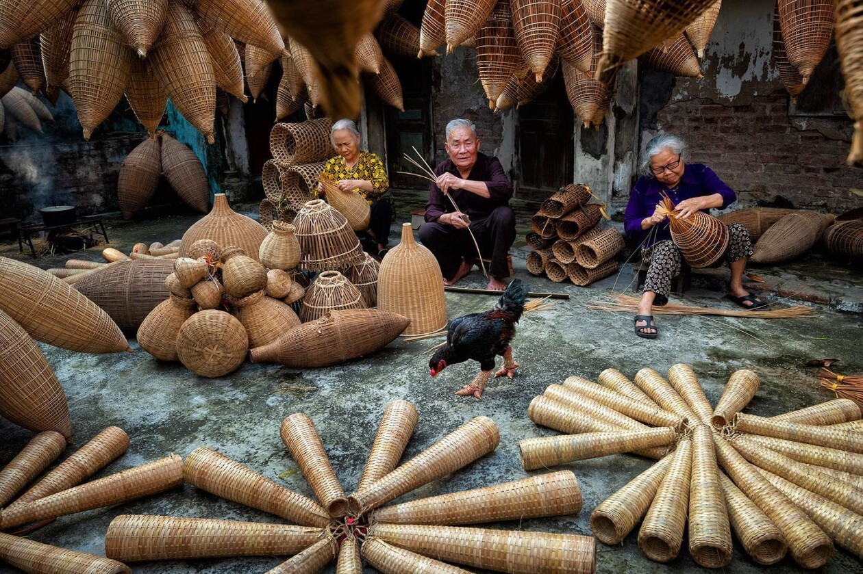 Vẻ đẹp làng nghề Việt hiện lên đầy xúc cảm qua ống kính nhiếp ảnh gia Vẻ đẹp làng nghề Việt hiện lên đầy xúc cảm qua ống kính nhiếp ảnh gia