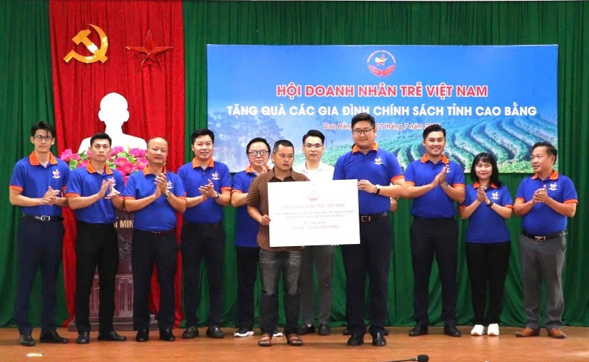 Doanh nhân trẻ Vũ Hồng Quân hành trình của một “Thanh niên sống đẹp”