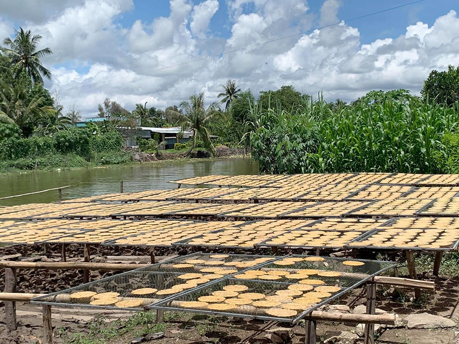 Giữ vị quê hương ở làng nghề ép chuối khô Cà Mau