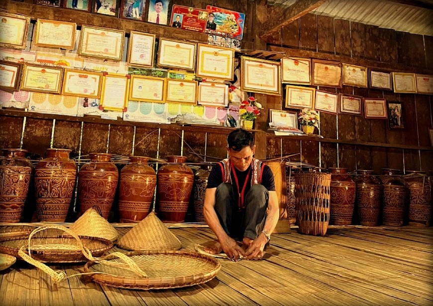 Người gìn giữ hồn văn hóa Mơ Nâm giữa đại ngàn Kon Plông Người gìn giữ hồn văn hóa Mơ Nâm giữa đại ngàn Kon Plông