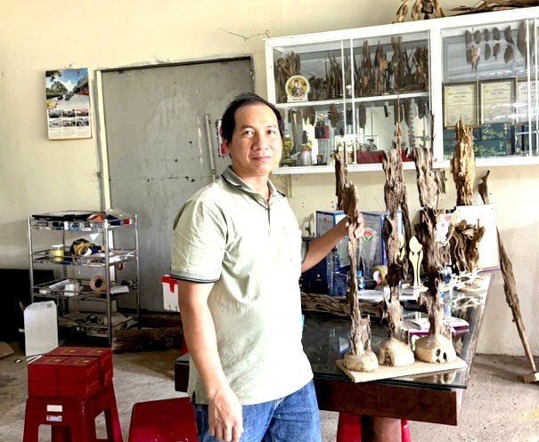 Là người tiếp quản mới của doanh nghiệp, ông Trương Tuấn Vũ, Giám đốc Công ty TNHH MTV Trương Thanh Khoan đã quyết đoán dịch chuyển trọng tâm sang mở rộng kênh tiêu thụ thị trường quốc tế Là người tiếp quản mới của doanh nghiệp, ông Trương Tuấn Vũ, Giám đốc Công ty TNHH MTV Trương Thanh Khoan đã quyết đoán dịch chuyển trọng tâm sang mở rộng kênh tiêu thụ thị trường quốc tế