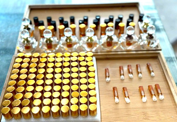 Bên cạnh nước cất trầm hương hay trầm cảnh, doanh nghiệp còn nghiên cứu tung ra thị trường nhiều chế phẩm độc đáo như cao trầm hương, nước cất tinh dầu trầm hương, nhang nụ trầm hương,… Bên cạnh nước cất trầm hương hay trầm cảnh, doanh nghiệp còn nghiên cứu tung ra thị trường nhiều chế phẩm độc đáo như cao trầm hương, nước cất tinh dầu trầm hương, nhang nụ trầm hương,…