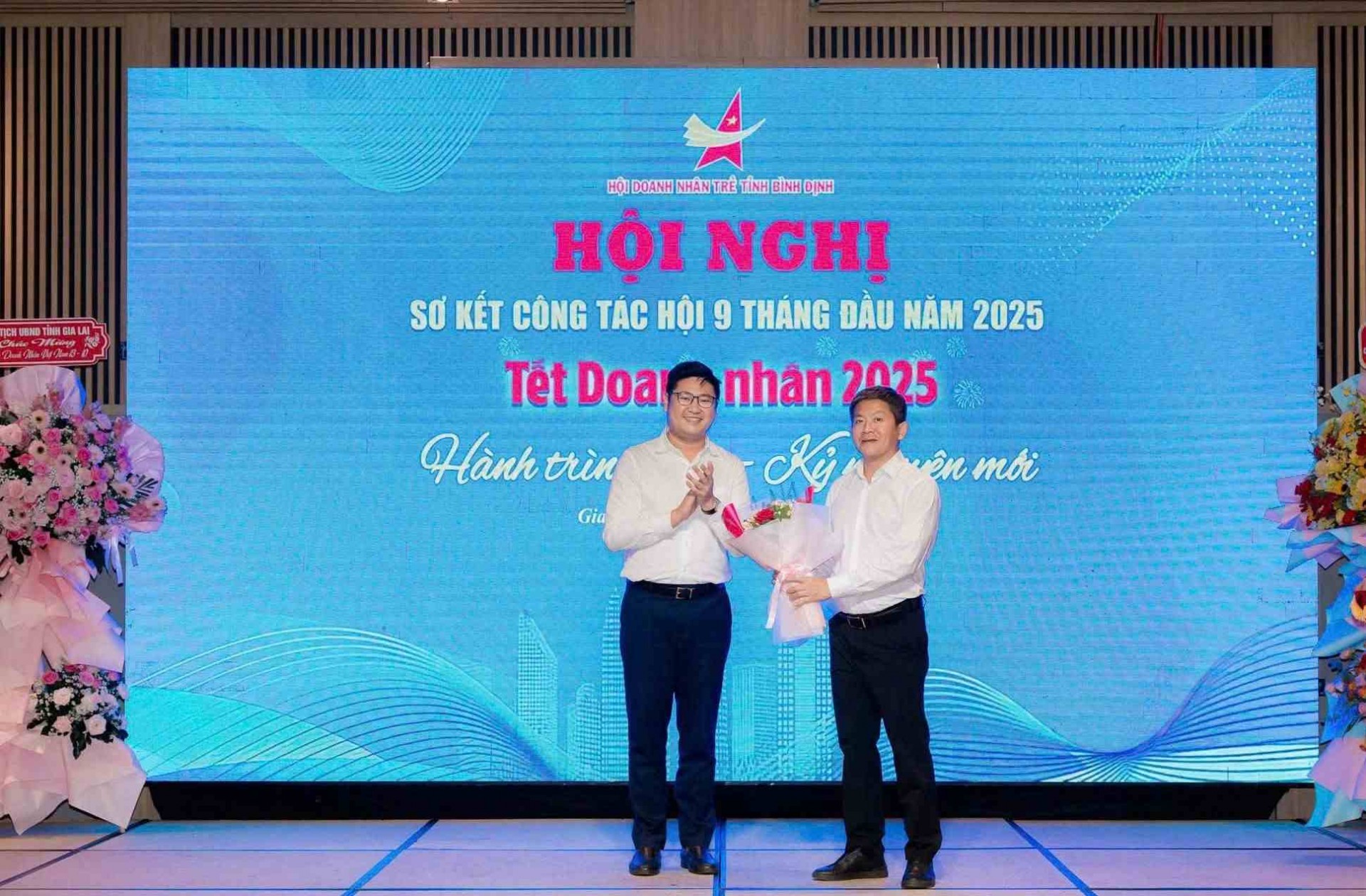 Hội Doanh nhân trẻ Bình Định hướng về Gia Lai trên hành trình hợp nhất và khát vọng vươn xa Hội Doanh nhân trẻ Bình Định hướng về Gia Lai trên hành trình hợp nhất và khát vọng vươn xa