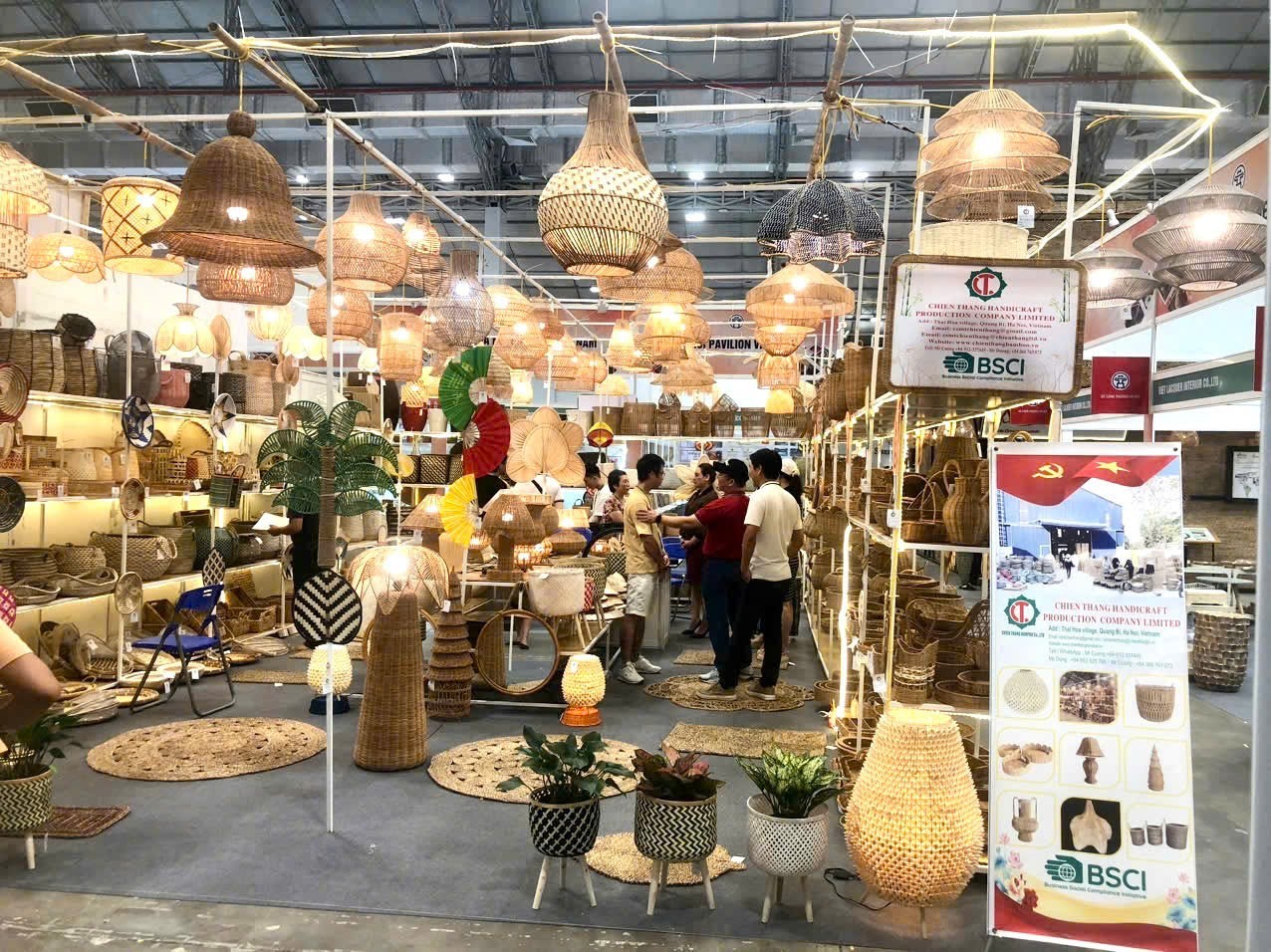Hà Nội đẩy mạnh làng nghề xuất khẩu tại Hội chợ Quốc tế Lifestyle Vietnam 2025