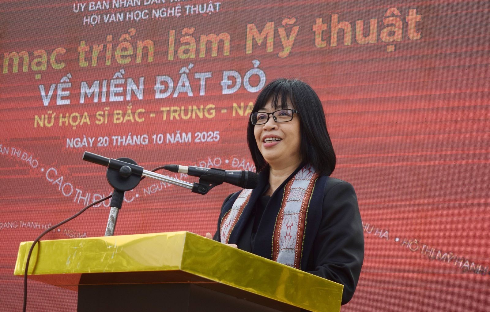 Triển lãm “Về miền đất đỏ” mang dấu ấn nữ họa sĩ ba miền hội tụ tại Gia Lai