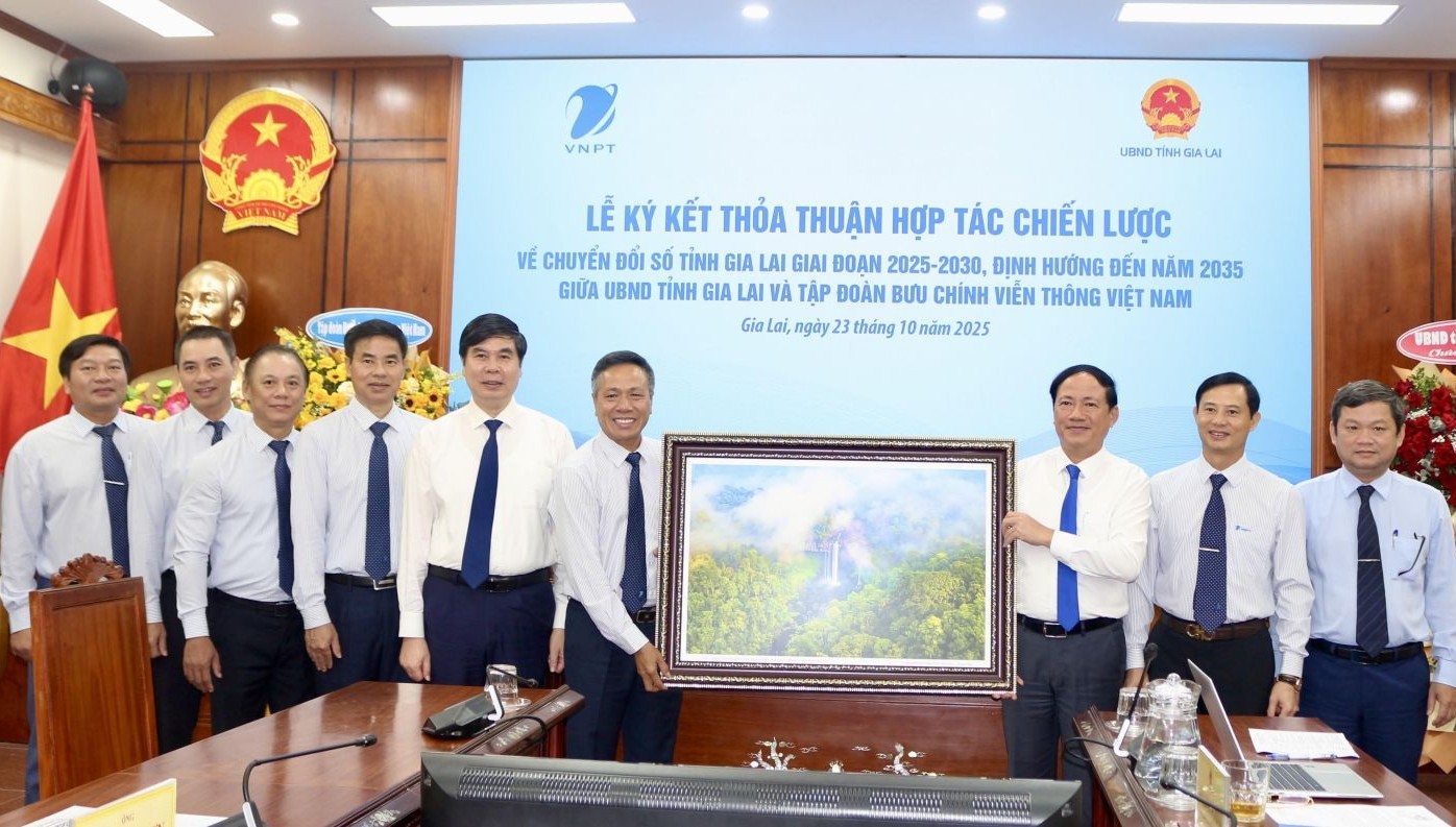 Tập đoàn Bưu chính Viễn thông Việt Nam trở thành “cánh tay nối dài” hỗ trợ Gia Lai phát triển chuyển đổi số Tập đoàn Bưu chính Viễn thông Việt Nam trở thành “cánh tay nối dài” hỗ trợ Gia Lai phát triển chuyển đổi số